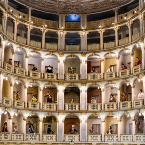 Il Teatro Fraschini riapre lunedì 26 aprile